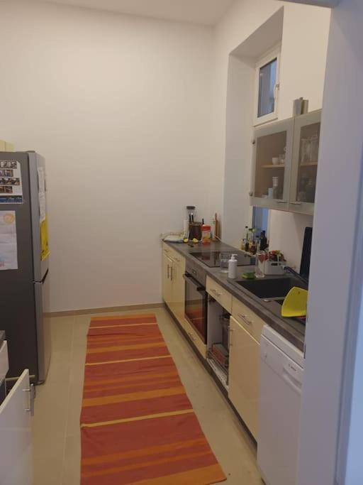 Schöne Sehr Zentral 94 Quadratmeterhoche Decke